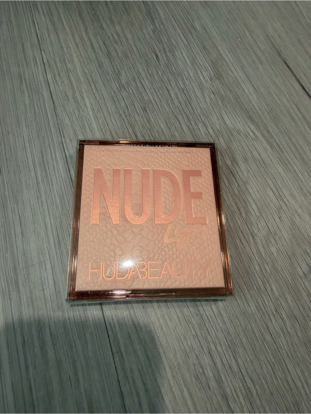 HUDA BEAUTY Nude Eyeshadow Palette Light & Medium Buddle - Pink & Brown Tones
